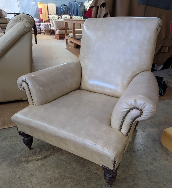 Perth Antique Lounge Chair 